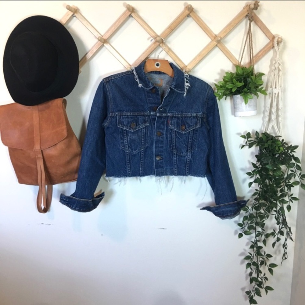Levi's | Cut-Off Cropped Trucker Denim Jacket T74